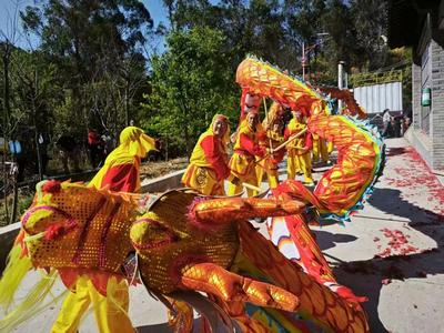 新春“趣”游玉溪丨青烟袅袅起龙窑，马韵陶香醉春朝—— 华宁春节“赶窑街”活动圆满落幕