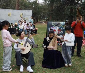 “春城飞花 乐韵传情 ”  昆明植物园公益音乐快闪献礼“三八”国际妇女节