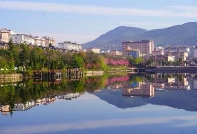 走，踏青去！双柏查姆湖畔、白竹山上，春光正好