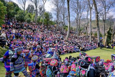 楚雄永仁彝绣：千年非遗绽芳华 指尖锦绣兴乡村