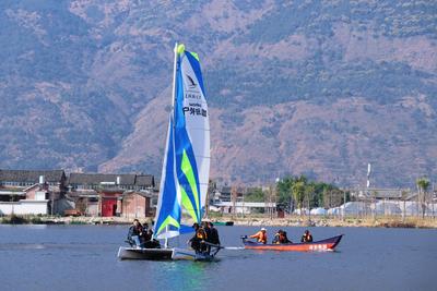 乘风入画，玩水西湖！大理首个沉浸式水上运动中心正式运营