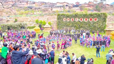 楚雄永仁：千年T台赛装照亮了日子 