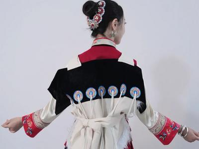 穿在身上的“非遗”！纳西族“披星戴月”的浪漫