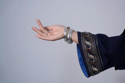 穿在身上的“非遗”！纳西族“披星戴月”的浪漫