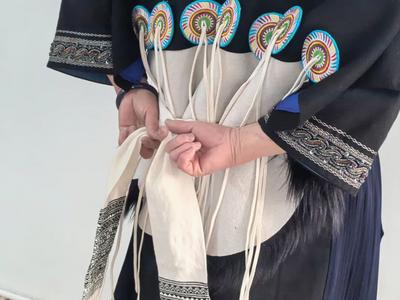 穿在身上的“非遗”！纳西族“披星戴月”的浪漫