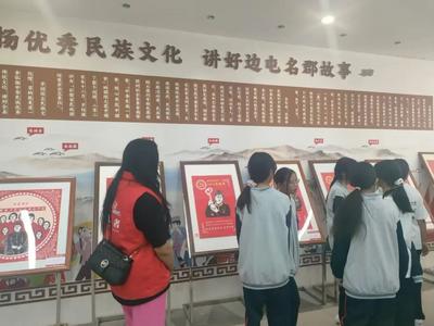丽江市永胜县文化馆非遗剪纸艺术展走进县民族中学
