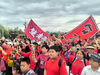 文体联动！红河州民族歌舞赴丽江为“滇超联赛”助威