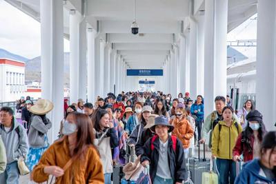 前7月中国铁路发送旅客28亿人次 创历史同期新高