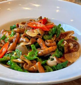 湖景山野食菌季开席 邂逅云南山野时令鲜