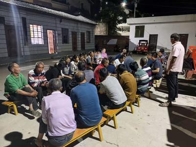 楚雄南华县一街乡百场院坝户长会架起干群“连心桥”