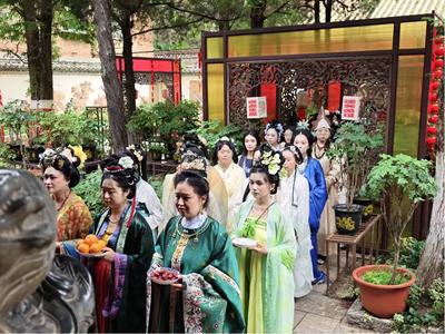 网络中国节·端午丨昆明人端午新玩法！昙华寺公园汉服游园氛围感拉满