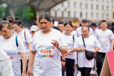 五百余人畅游秘境贡山！云南“遇健219”徒步大会（贡山站）鸣笛开赛