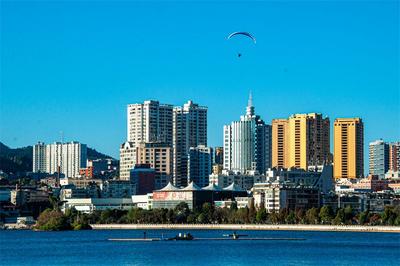 旅居红河宝藏小城丨温润个旧，避暑宜居、岁岁安然