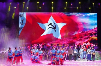 穿越时空的致敬 音舞诗画情景舞台剧《致敬中国军人》在昆明上演