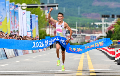 彝海燃情，花都逐风——2026楚雄马拉松为火把节“热力”开场