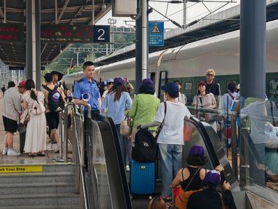 云南：铁路暑运入境游持续火热