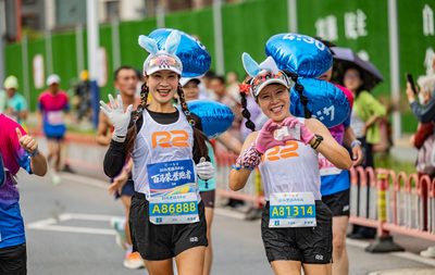 彝海燃情，花都逐风——2026楚雄马拉松为火把节“热力”开场