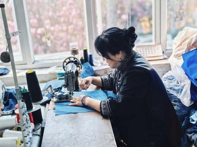 四十二年匠心坚守 一针一线传承纳西服饰文脉——记丽江非遗传承人张丽云