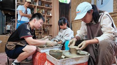 文化中国行·云南有个碗窑村丨腾冲市碗窑村：古法土陶焕新生