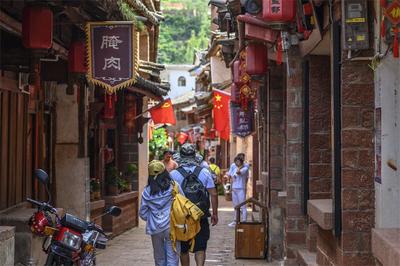 中秋国庆 乐游楚雄 | 跳一场左脚舞，吃一顿野生菌，赏一程彝山秋