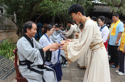 云南建水：一墙承文脉，双礼启少年