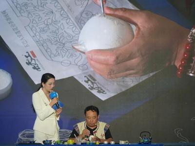 在0.2毫米银丝上“绣花” 丽江这项国家级非遗亮相世界技能大赛