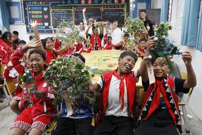 护航青少年心灵成长 中国人寿“艺术回山”公益活动走进云南西盟