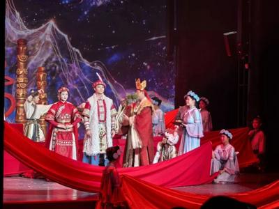 纳西族史诗体验剧《雪山·纳西情》首演 沉浸式演绎千年纳西文明