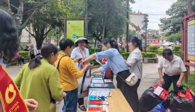 中国人寿普洱分公司：金融消保进社区  知识宣传送上门
