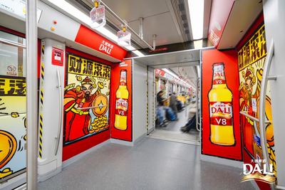 ​甲马文化搭上昆明地铁，大理啤酒带来非遗新体验