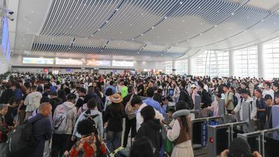 国庆假期首日云南铁路发送旅客突破61万人次 创同期历史新高