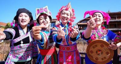 揽山水胜景 燃夜色烟火 文山国庆文旅市场释放全新动能