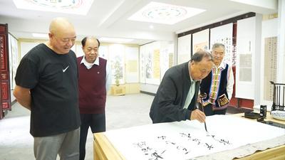 楚雄永仁：文化润心庆华诞 翰墨飘香颂祖国