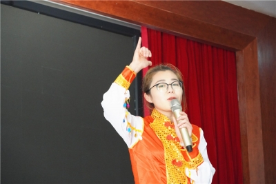 丽江导游技能竞赛上演“巅峰对决”  选手和文丽斩获冠军