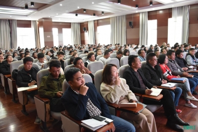 云南省专家服务团为丽江200多名导游授课