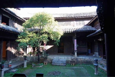 柬文杂志《高棉》报道丽江古城这位“宅男”，你认识吗？