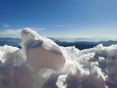 多图！玉龙雪山降下春雪  瑞雪兆丰年！