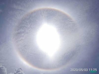 超美！丽江上空惊现“日晕”奇观