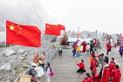 接待游客16.8万人次！“双节”玉龙雪山景区旅游市场稳步恢复