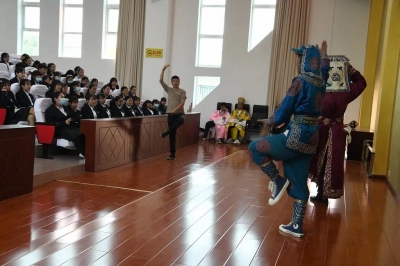 丽江：戏曲进校园圈粉学生群 原来国粹可以这么接地气