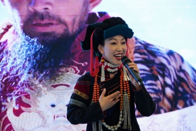 精彩！牵起手儿来打跳 丽江文艺展演惊艳2020旅交会