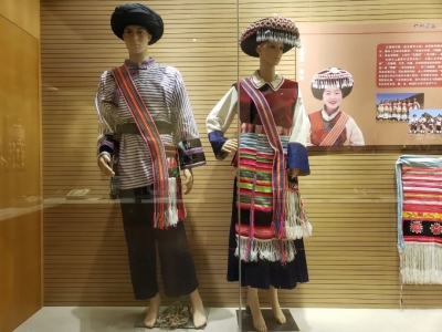 走！到丽江市博物院，观民族服饰文化展！
