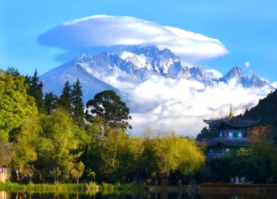 丽江黑龙潭：这边风景独好