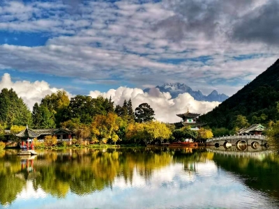 丽江黑龙潭：这边风景独好