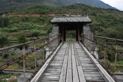 丽江永胜这座铁索桥有150年历史，你认识吗？