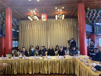 纳西族女作家木琴香新书《清香原野》今日在丽江古城首发