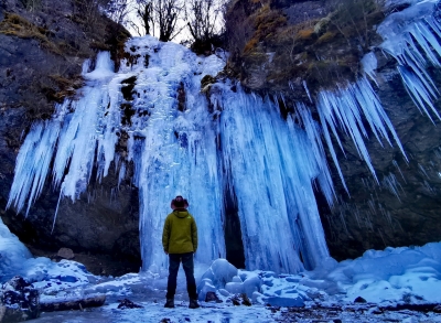 【组图+视频】壮观！旅游爱好者今日在丽江拍到罕见冰瀑