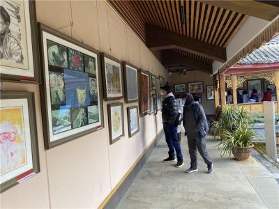 记住这些瞬间 “抗疫情 爱无疆”云南省抗疫美术摄影作品巡展进丽江