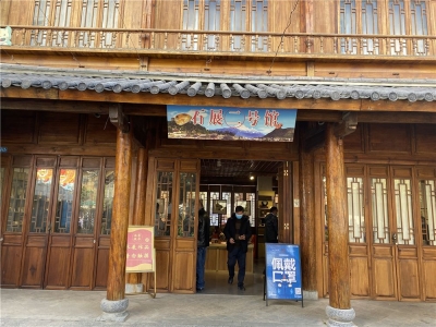 观大自然的鬼斧神工 首届丽江古城杯奇石展举办