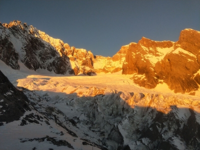 元旦登高迎新年丨丽江玉龙雪山2021第一缕阳光送给你